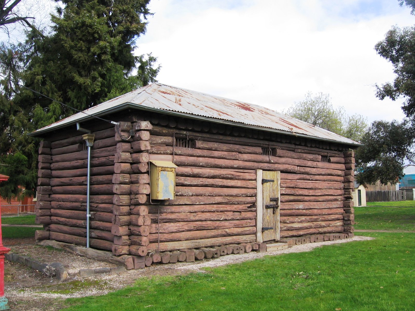 structure-log-cabins